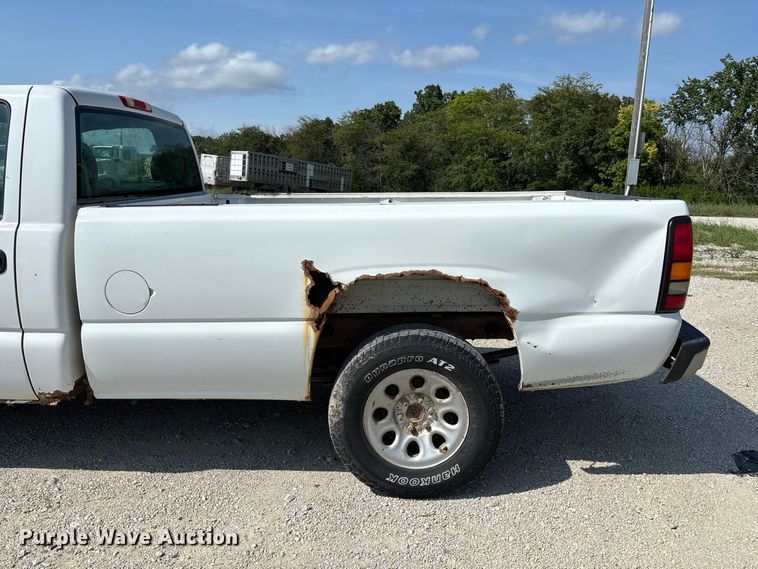 image for item DZ4605 2005 GMC Sierra 1500 pickup truck