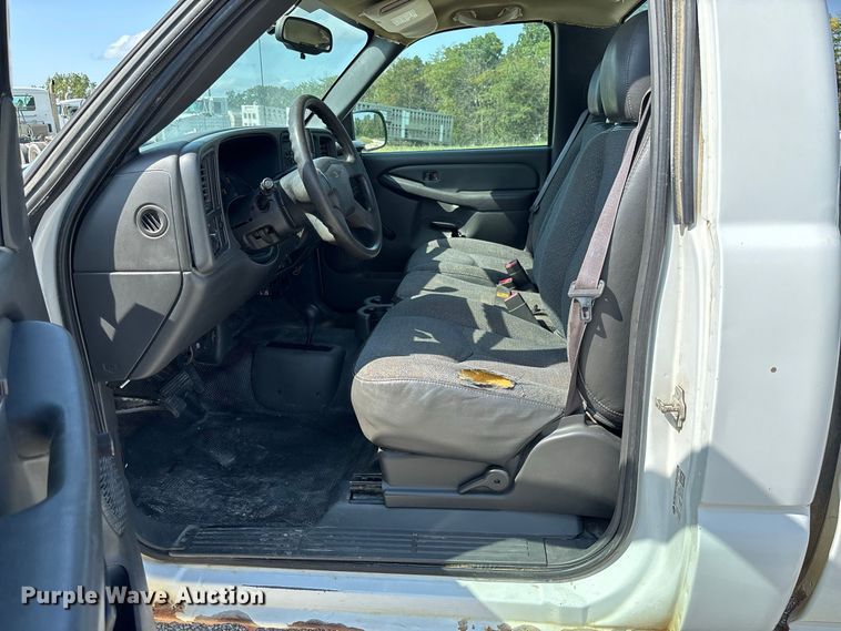 image for item DZ4605 2005 GMC Sierra 1500 pickup truck