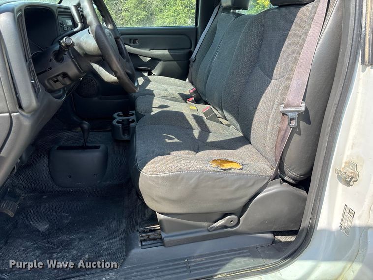 image for item DZ4605 2005 GMC Sierra 1500 pickup truck