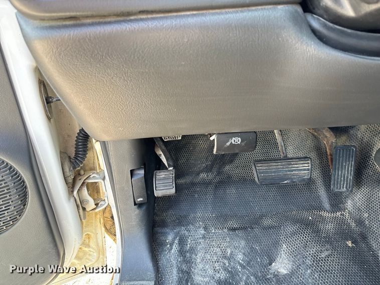 image for item DZ4605 2005 GMC Sierra 1500 pickup truck