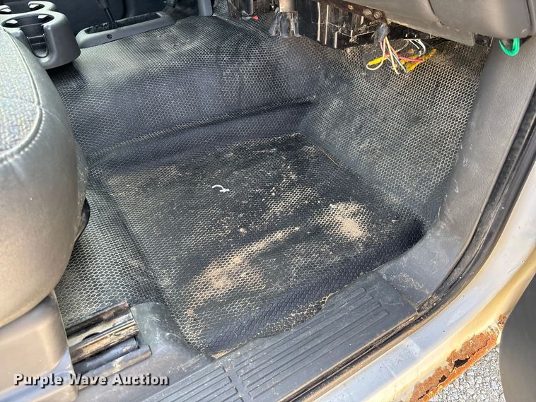 image for item DZ4605 2005 GMC Sierra 1500 pickup truck