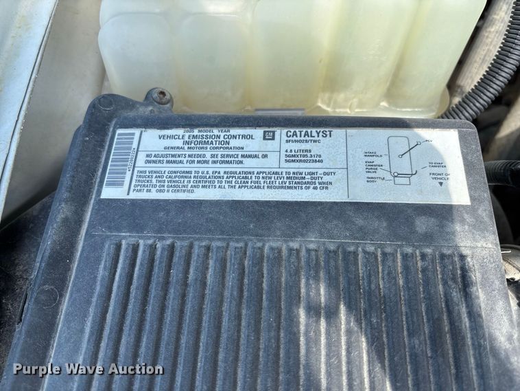 image for item DZ4605 2005 GMC Sierra 1500 pickup truck