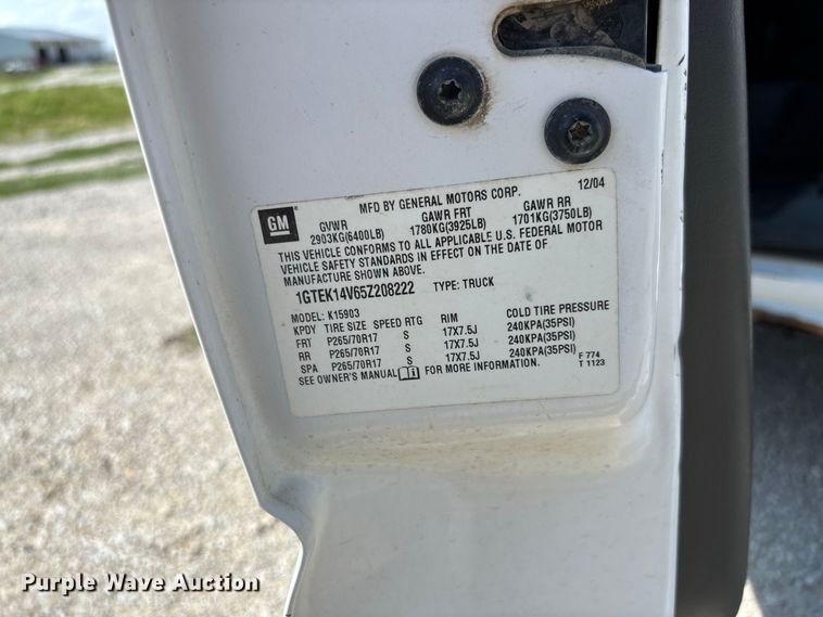 image for item DZ4605 2005 GMC Sierra 1500 pickup truck