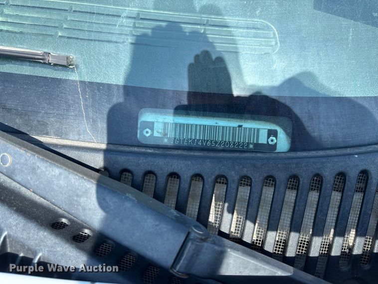 image for item DZ4605 2005 GMC Sierra 1500 pickup truck