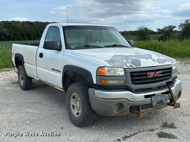 image for item DZ4606 2006 GMC Sierra 2500HD pickup truck