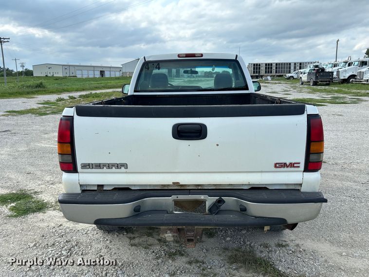 image for item DZ4606 2006 GMC Sierra 2500HD pickup truck