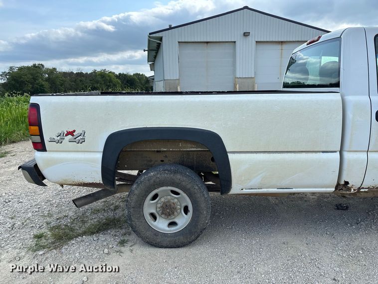 image for item DZ4606 2006 GMC Sierra 2500HD pickup truck