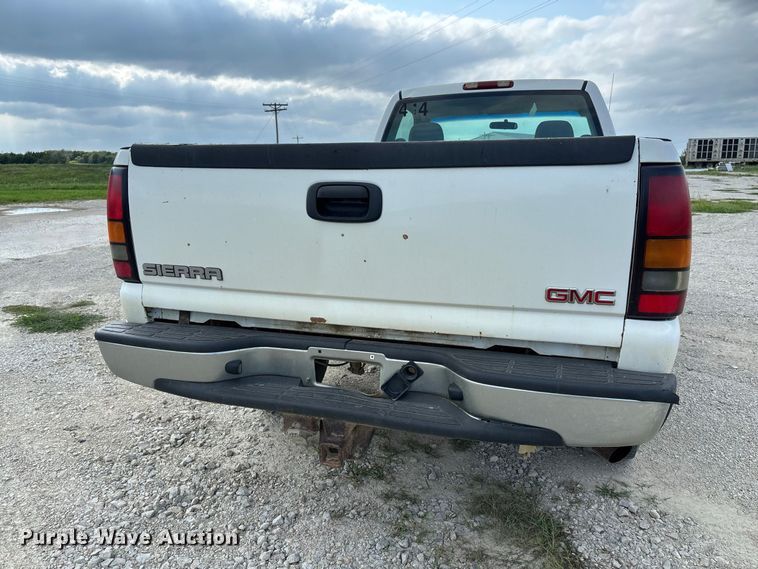 image for item DZ4606 2006 GMC Sierra 2500HD pickup truck