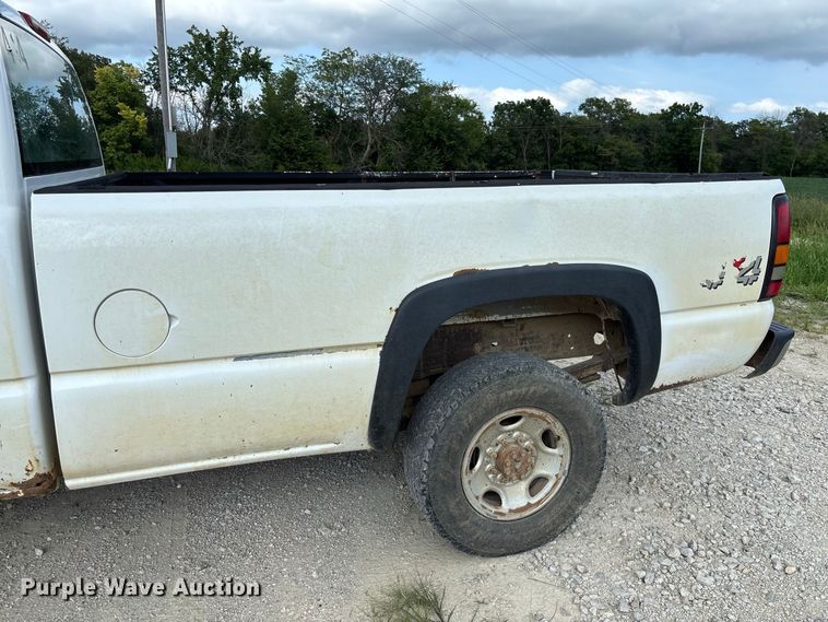 image for item DZ4606 2006 GMC Sierra 2500HD pickup truck