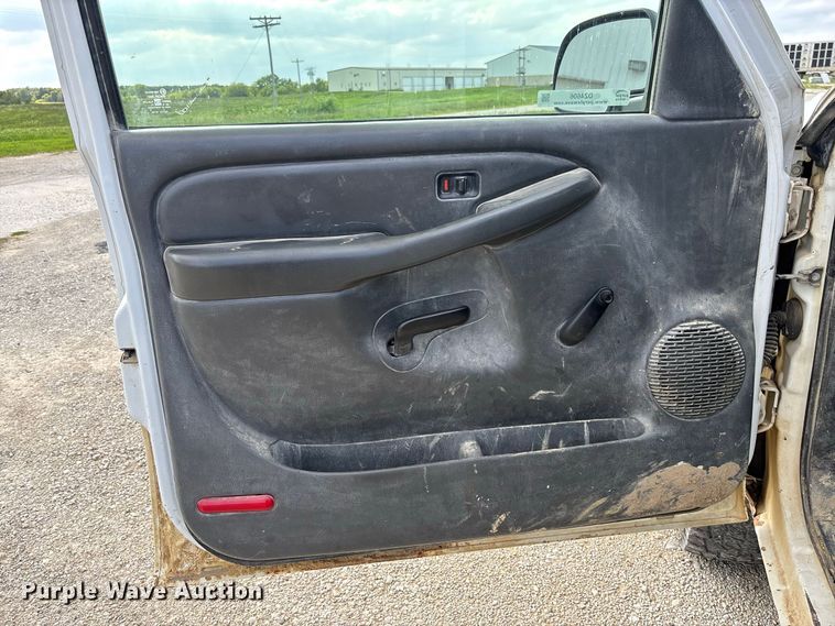 image for item DZ4606 2006 GMC Sierra 2500HD pickup truck