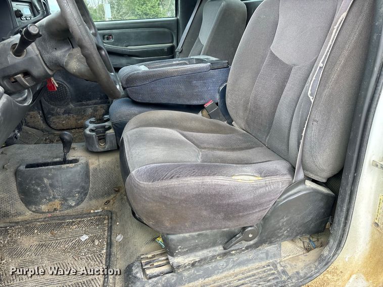 image for item DZ4606 2006 GMC Sierra 2500HD pickup truck
