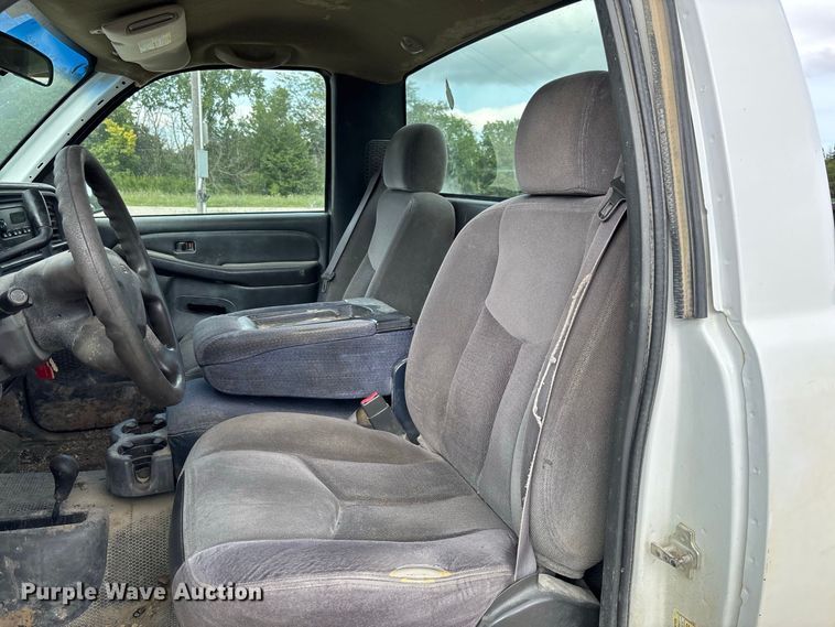 image for item DZ4606 2006 GMC Sierra 2500HD pickup truck