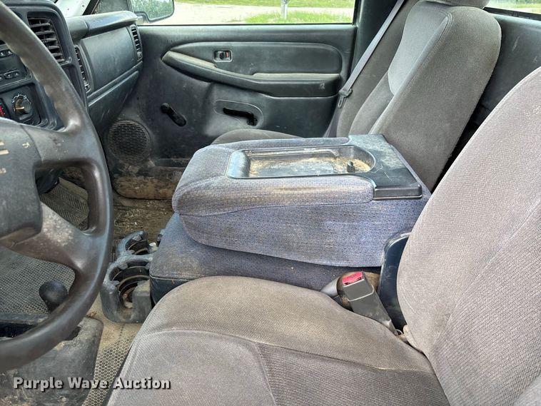 image for item DZ4606 2006 GMC Sierra 2500HD pickup truck