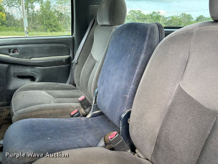 image for item DZ4606 2006 GMC Sierra 2500HD pickup truck