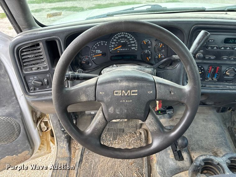 image for item DZ4606 2006 GMC Sierra 2500HD pickup truck