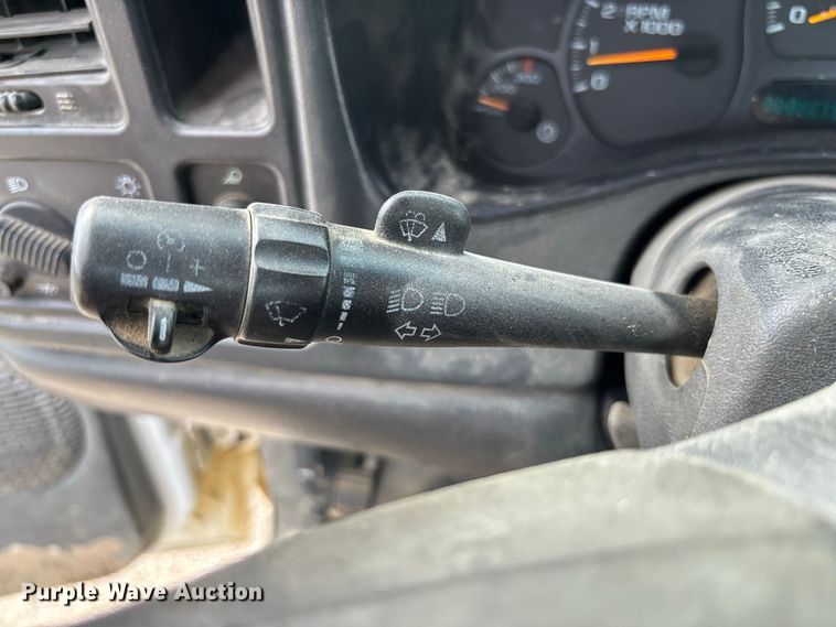 image for item DZ4606 2006 GMC Sierra 2500HD pickup truck