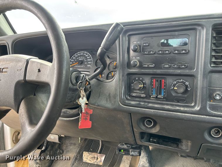 image for item DZ4606 2006 GMC Sierra 2500HD pickup truck