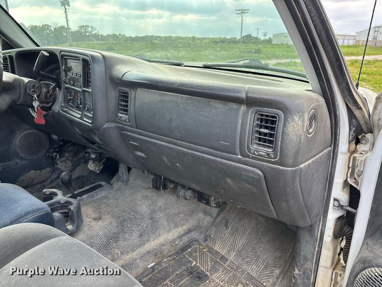 image for item DZ4606 2006 GMC Sierra 2500HD pickup truck