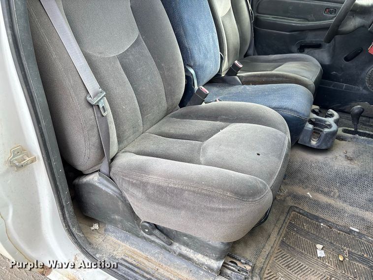 image for item DZ4606 2006 GMC Sierra 2500HD pickup truck