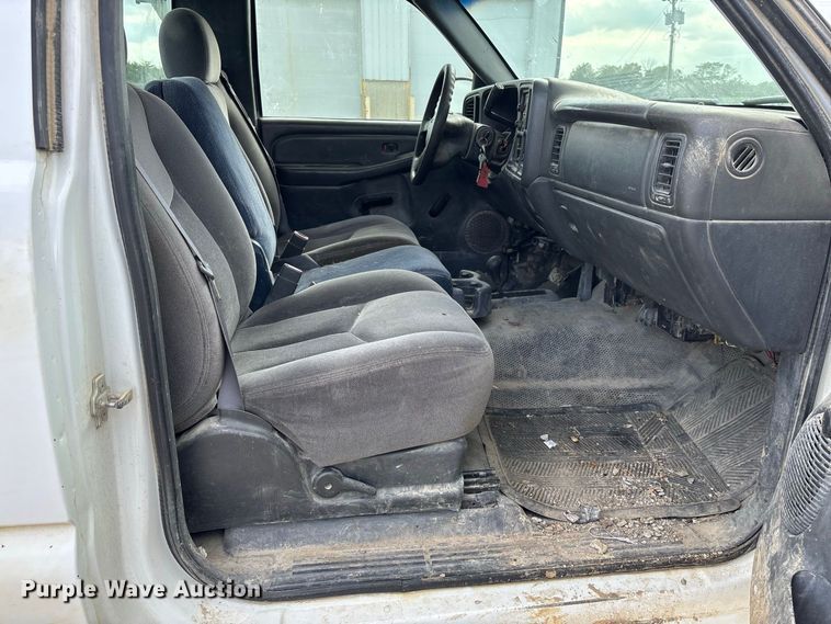 image for item DZ4606 2006 GMC Sierra 2500HD pickup truck