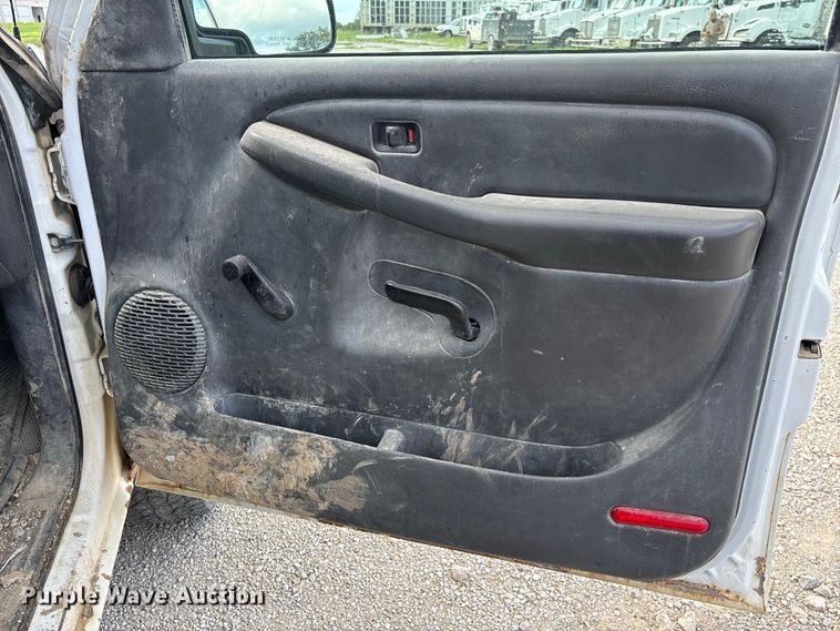 image for item DZ4606 2006 GMC Sierra 2500HD pickup truck