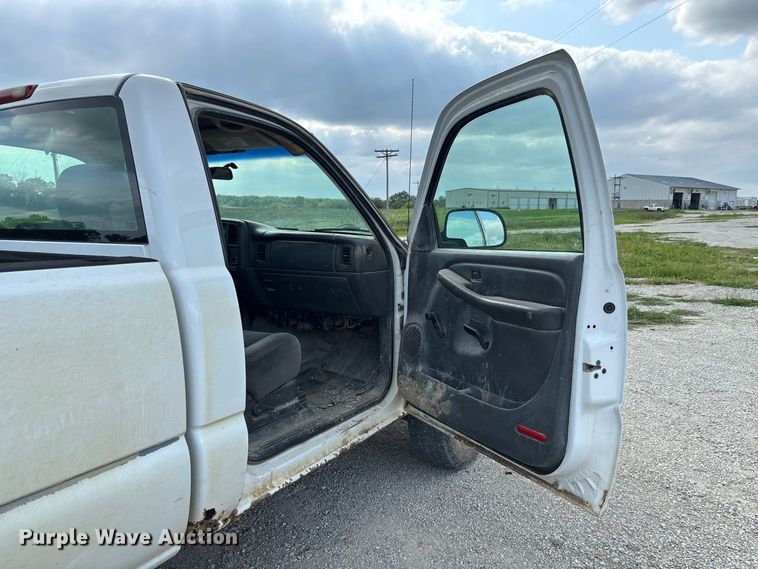 image for item DZ4606 2006 GMC Sierra 2500HD pickup truck