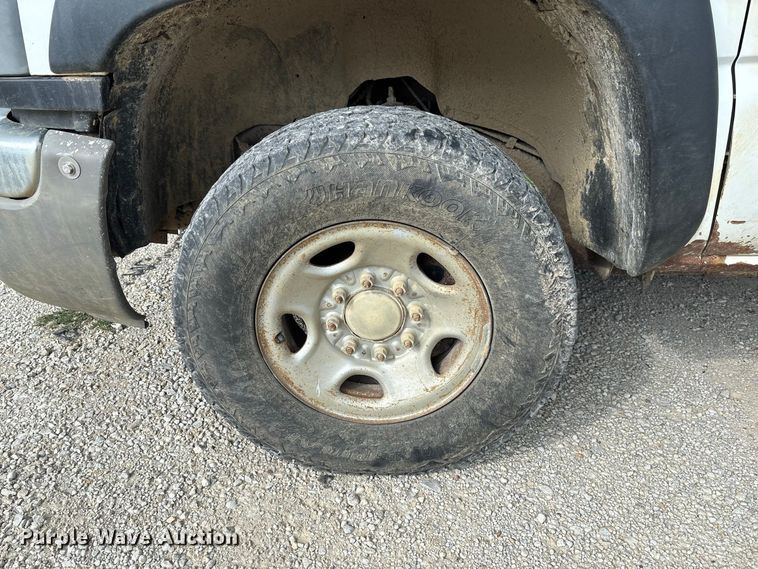 image for item DZ4606 2006 GMC Sierra 2500HD pickup truck