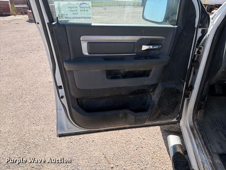 image for item EA0437 2013 RAM 2500 Crew Cab pickup truck