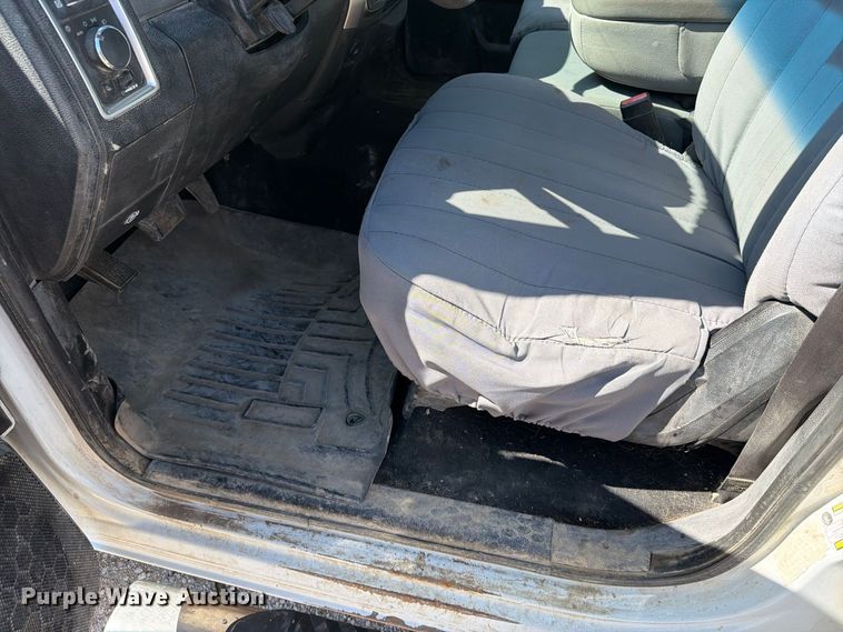 image for item EA0437 2013 RAM 2500 Crew Cab pickup truck