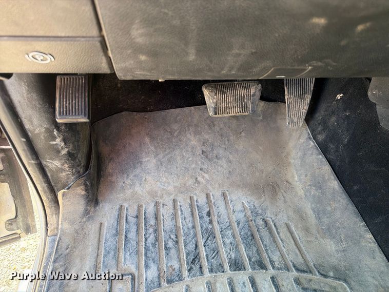 image for item EA0437 2013 RAM 2500 Crew Cab pickup truck