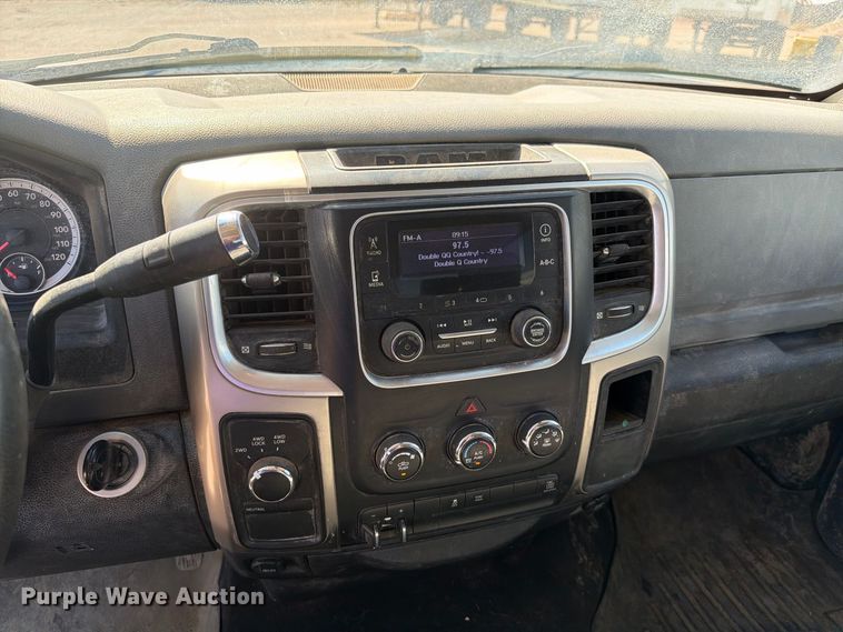 image for item EA0437 2013 RAM 2500 Crew Cab pickup truck