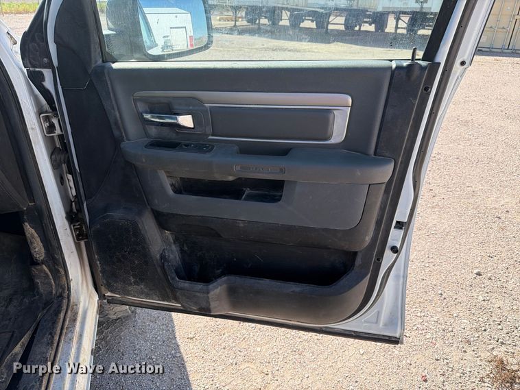 image for item EA0437 2013 RAM 2500 Crew Cab pickup truck