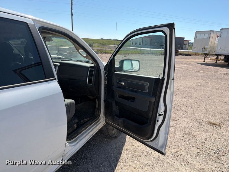 image for item EA0437 2013 RAM 2500 Crew Cab pickup truck