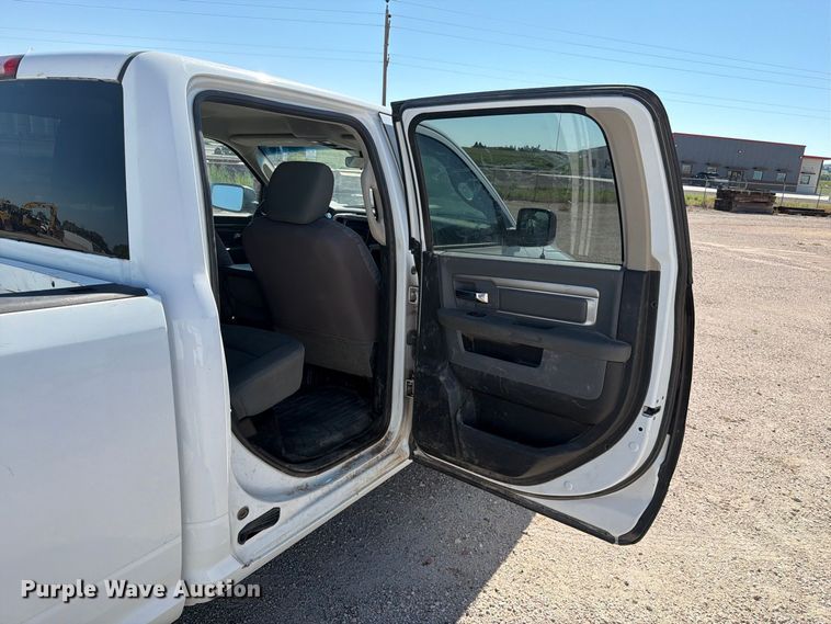 image for item EA0437 2013 RAM 2500 Crew Cab pickup truck
