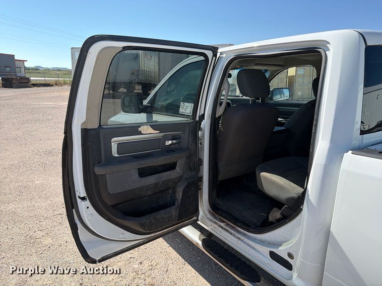 image for item EA0437 2013 RAM 2500 Crew Cab pickup truck