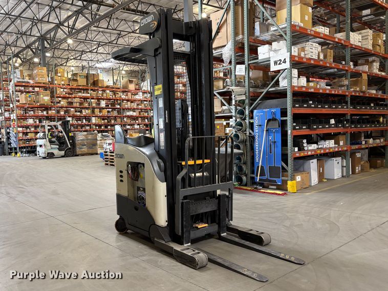 image for item EC8272 2016 Crown RR6Z25-36 reach truck
