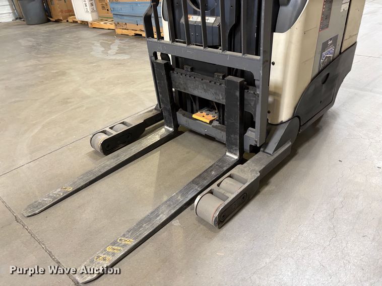 image for item EC8272 2016 Crown RR6Z25-36 reach truck