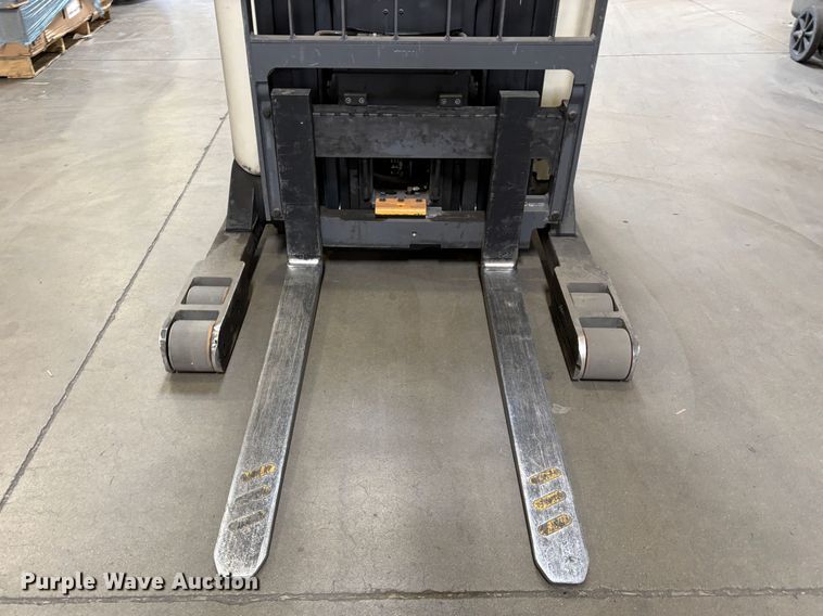 image for item EC8272 2016 Crown RR6Z25-36 reach truck