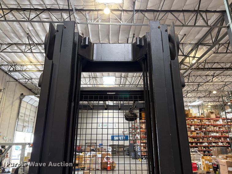 image for item EC8272 2016 Crown RR6Z25-36 reach truck