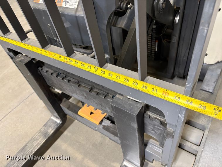 image for item EC8272 2016 Crown RR6Z25-36 reach truck