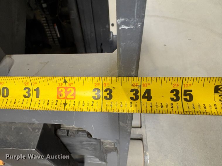 image for item EC8272 2016 Crown RR6Z25-36 reach truck