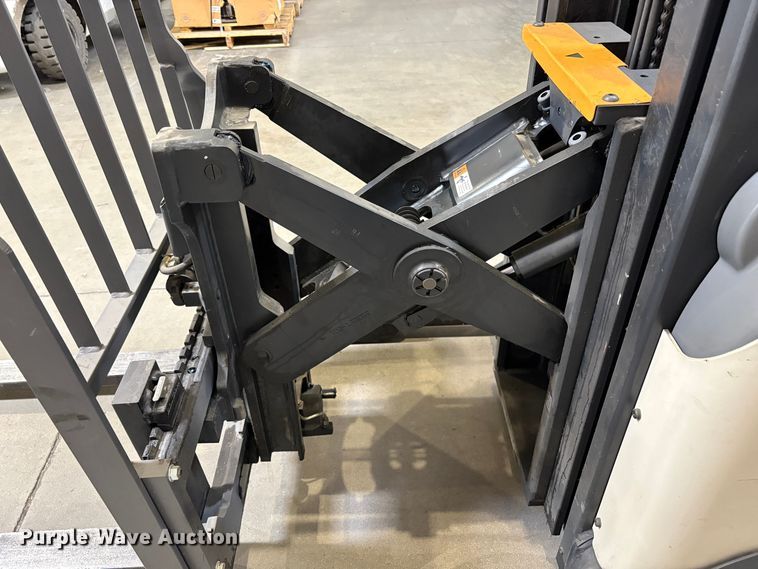 image for item EC8272 2016 Crown RR6Z25-36 reach truck