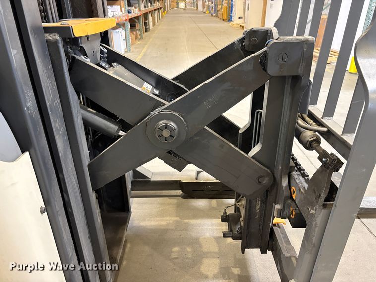 image for item EC8272 2016 Crown RR6Z25-36 reach truck