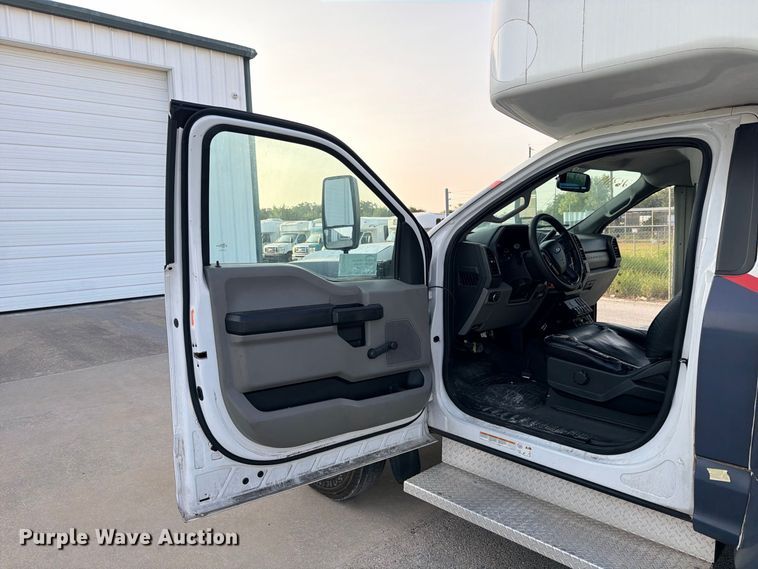 image for item ED5463 2020 Eldorado Ford F550 Super Duty shuttle bus