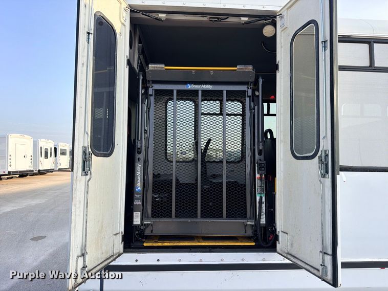 image for item ED5463 2020 Eldorado Ford F550 Super Duty shuttle bus