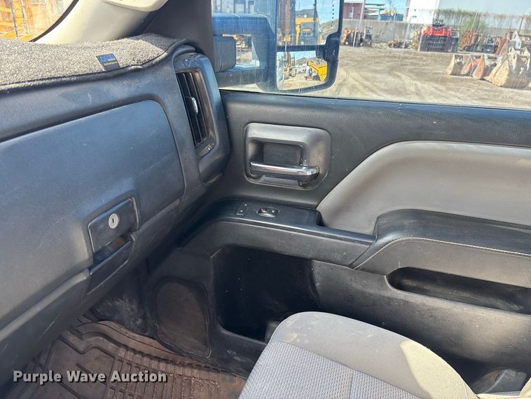 image for item EE6472 2015 Chevrolet Silverado 2500HD Ext. Cab pickup truck