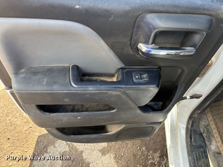 image for item EE6472 2015 Chevrolet Silverado 2500HD Ext. Cab pickup truck