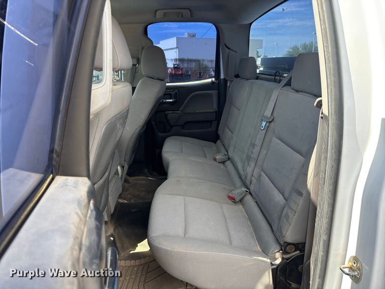 image for item EE6472 2015 Chevrolet Silverado 2500HD Ext. Cab pickup truck