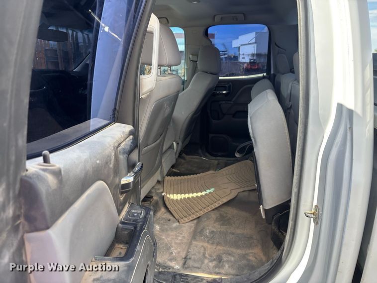 image for item EE6472 2015 Chevrolet Silverado 2500HD Ext. Cab pickup truck