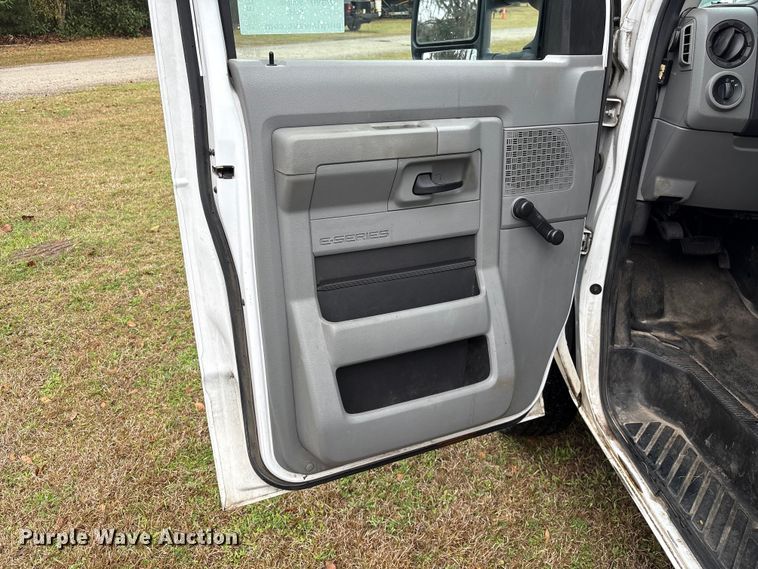 image for item EF1007 2012 Ford E250 van